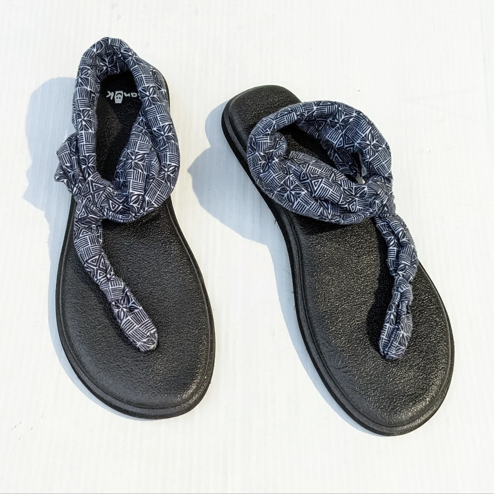 SANUK women's navy blue slingback yoga sandals